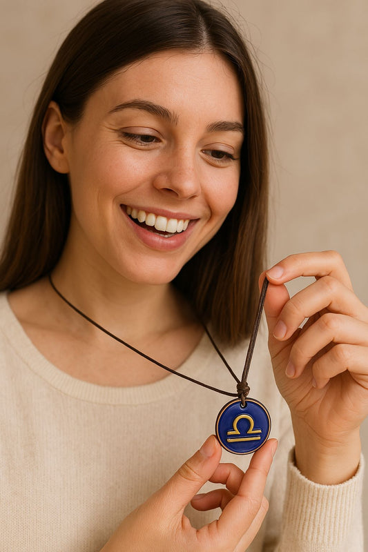 El Yapımı Seramik Burç Kolye - Ayarlanabilir 30 cm - Kişiye Özel Astroloji Takıları - Neotech Market