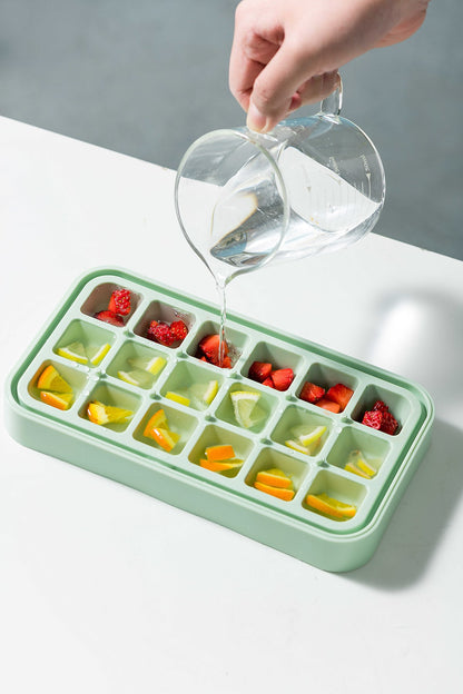 Yeni Nesil Çift Katlı Buz Kalıbı – Kapaklı Saklama Kutulu, Basmalı Sistem